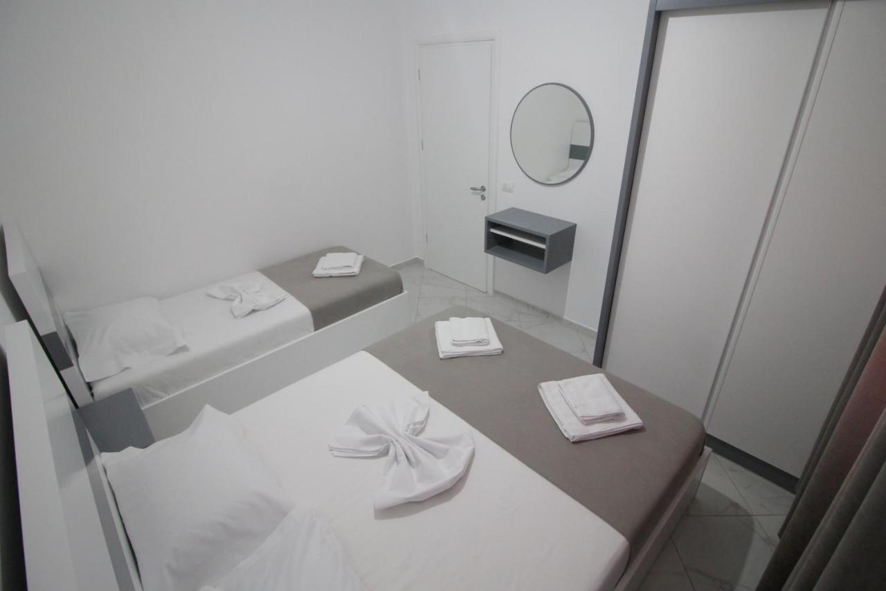 Sky Apartments ساراندا المظهر الخارجي الصورة