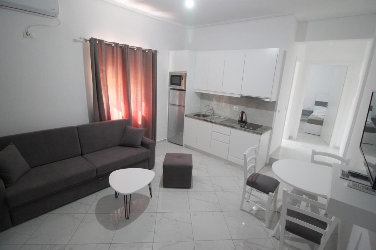 Sky Apartments ساراندا المظهر الخارجي الصورة