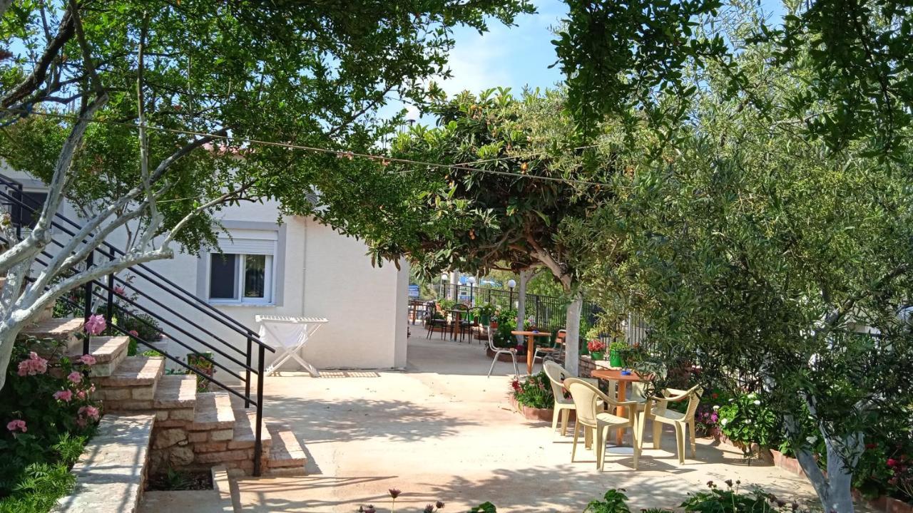Sky Apartments ساراندا المظهر الخارجي الصورة