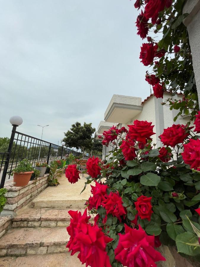 Sky Apartments ساراندا المظهر الخارجي الصورة