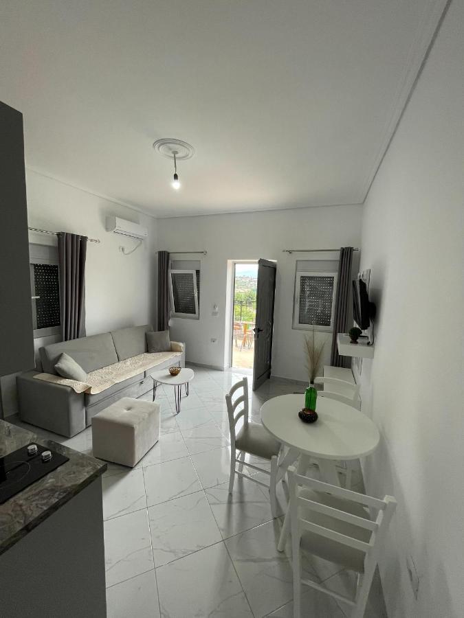 Sky Apartments ساراندا المظهر الخارجي الصورة